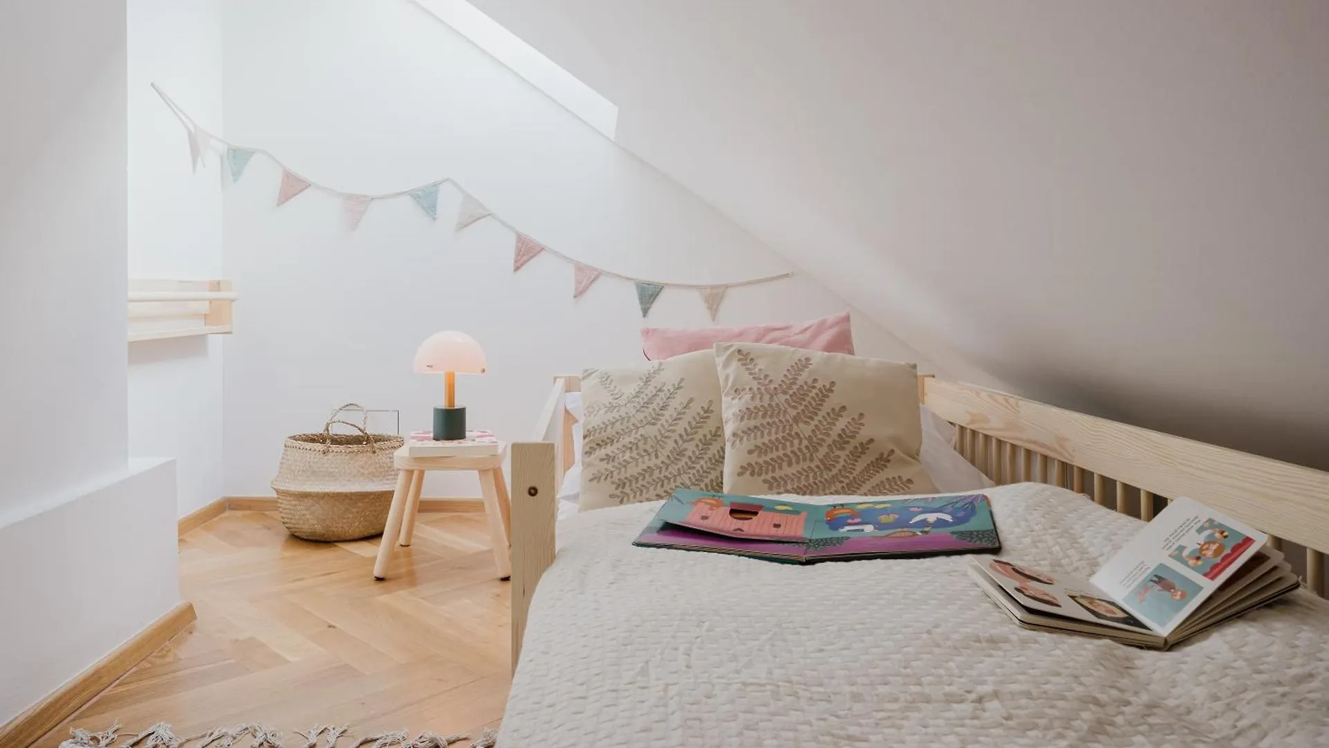 Apartment Prague Days - Attic Maisonette - Workspace - Netflix - Vinohrady Czech Republic