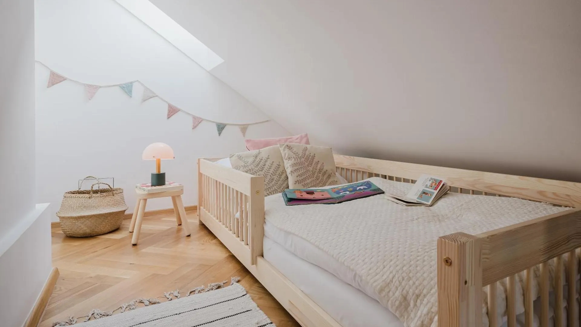 Prague Days - Attic Maisonette - Workspace - Netflix - Vinohrady