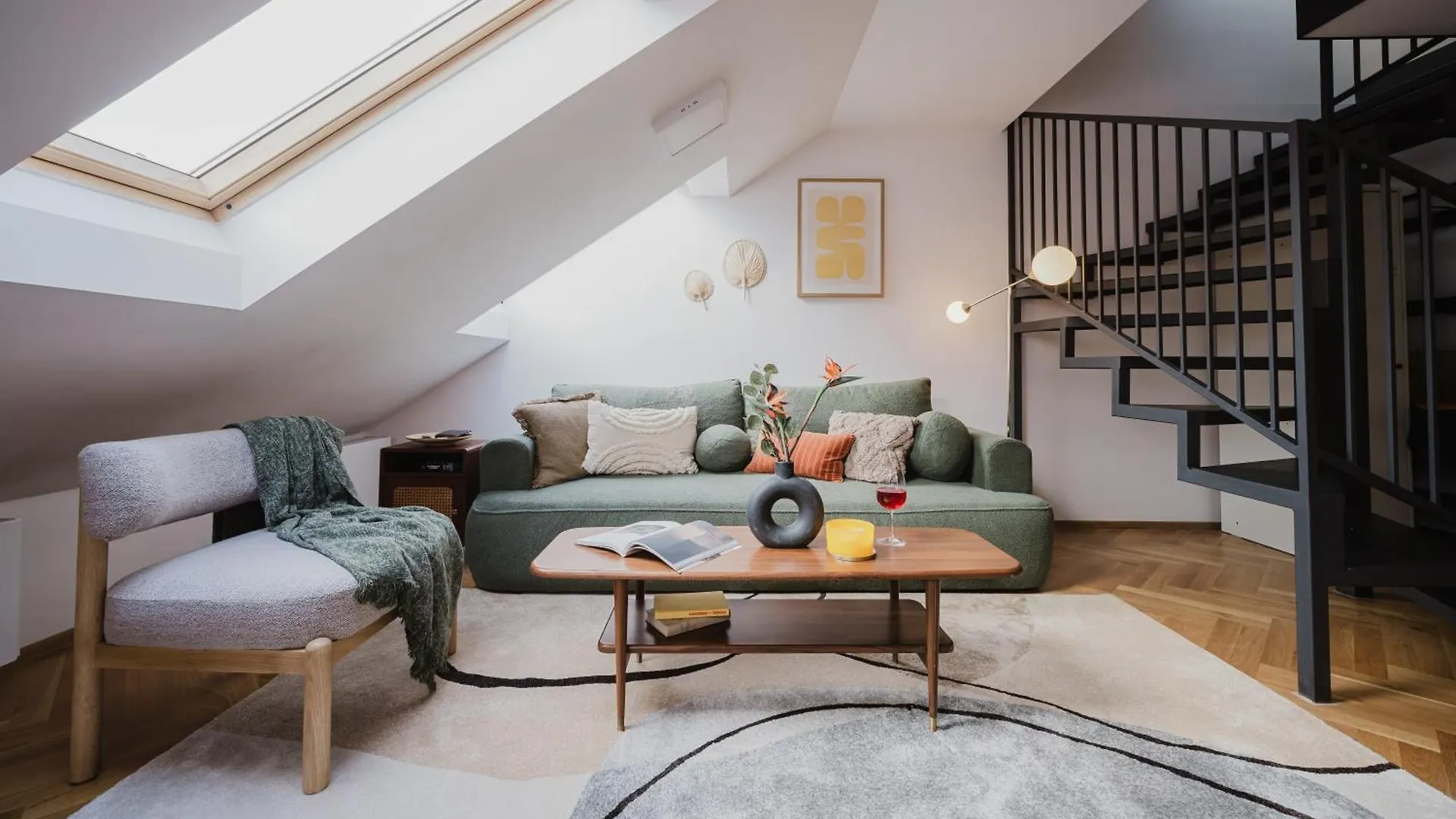Prague Days - Attic Maisonette - Workspace - Netflix - Vinohrady